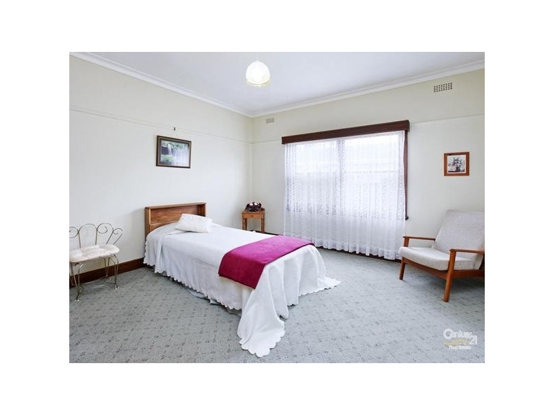 5 WOORAYL STREET, Hamlyn Heights VIC 3215