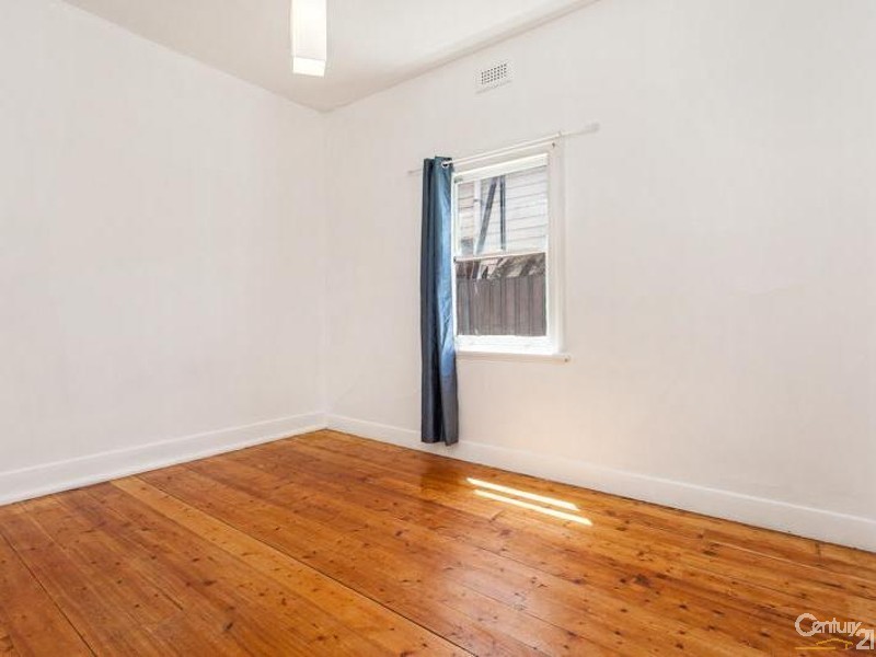 36 Hall Street, Newport VIC 3015