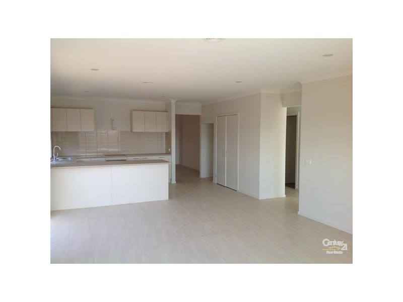 34 Lockheed Parade, Point Cook VIC 3030