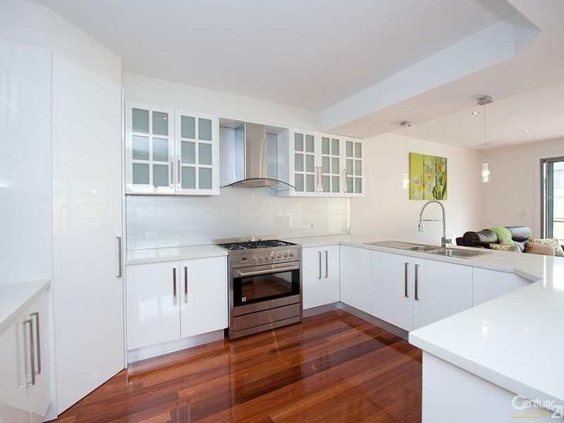 37 Monmouth Street, Newport VIC 3015