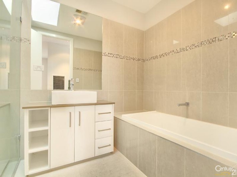 37 Monmouth Street, Newport VIC 3015