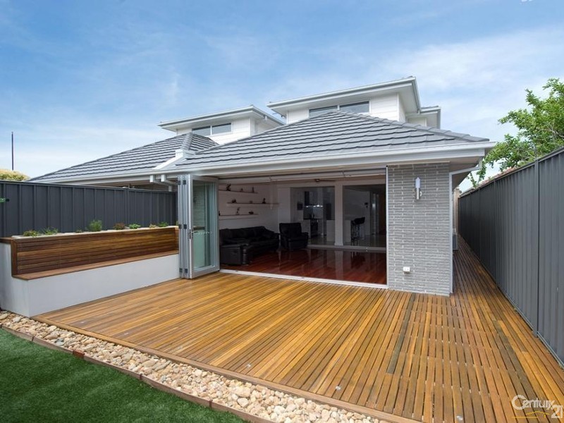 37 Monmouth Street, Newport VIC 3015