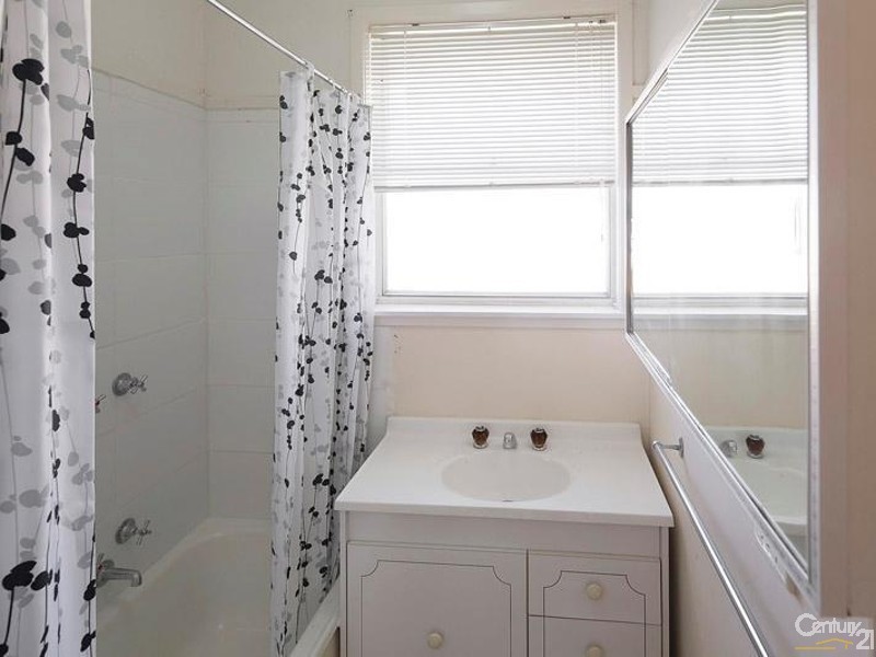 15 Whittaker Avenue, Laverton VIC 3028