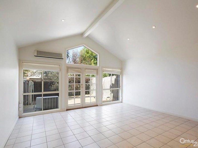 102 Hall st, Newport VIC 3015