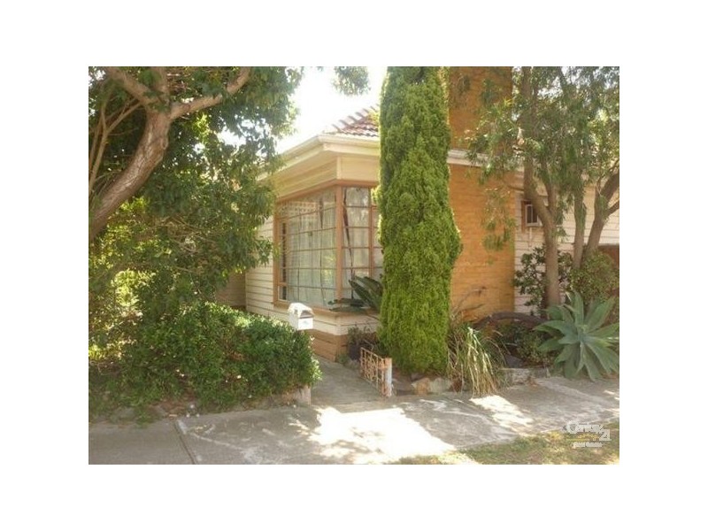 290 Douglas Pde, Newport VIC 3015