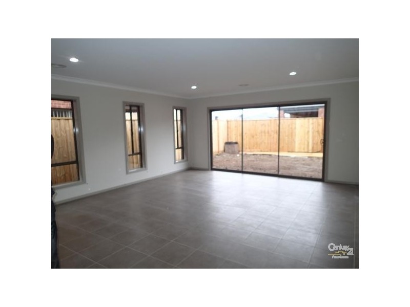 13 CUMULUS STREET, Williams Landing VIC 3027