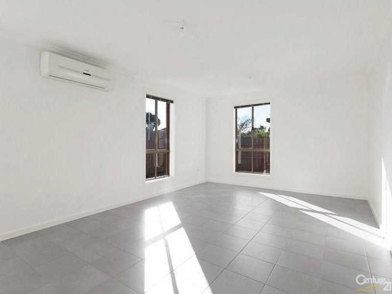 2/12 Williams Road, Laverton VIC 3028