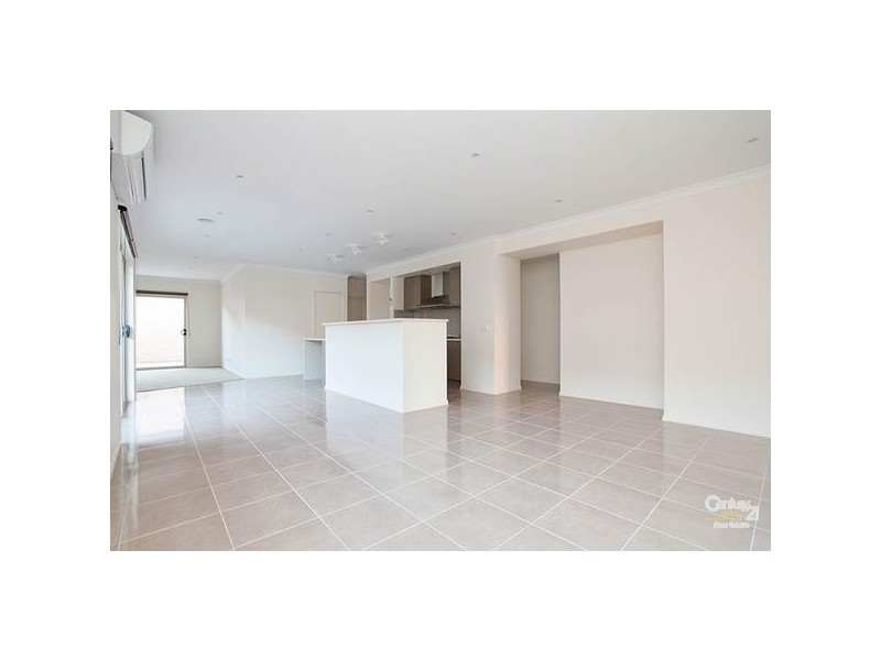 2 AIRFIELD GROVE, Point Cook VIC 3030