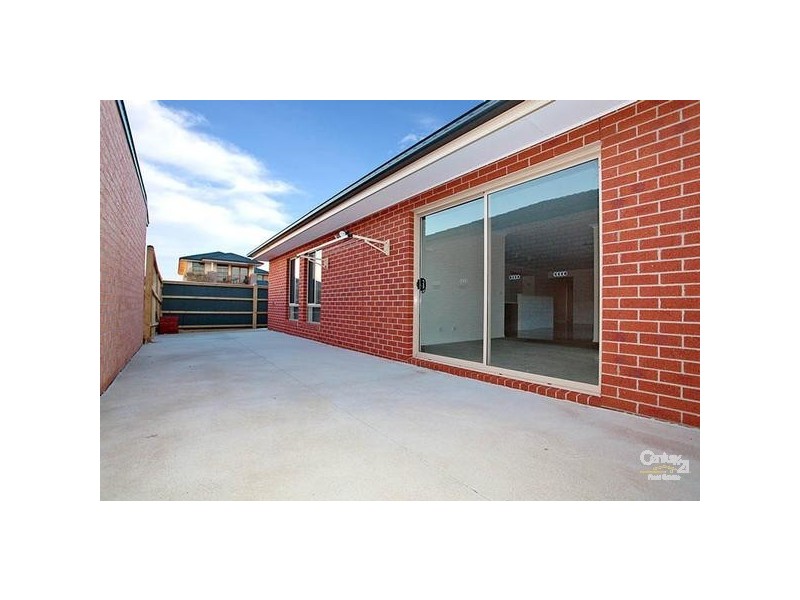 2 AIRFIELD GROVE, Point Cook VIC 3030