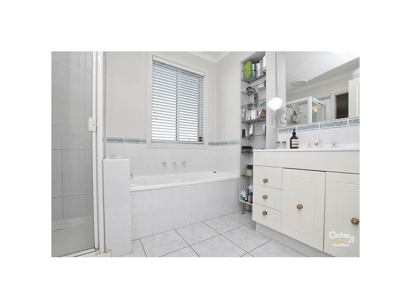 2 ELDRIDGE CT, Point Cook VIC 3030