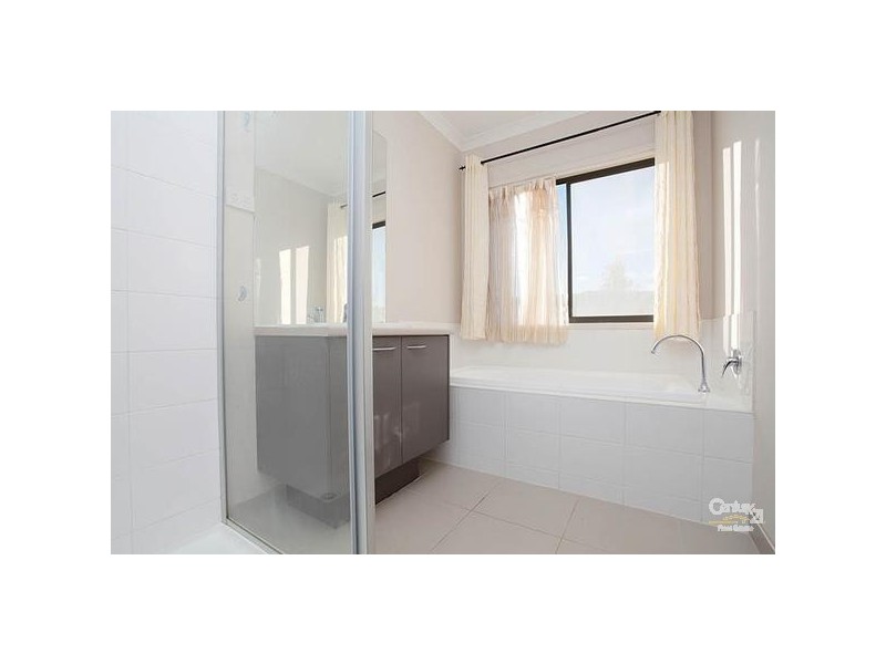 2 MARLIN CRS, Point Cook VIC 3030