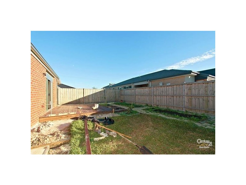 2 MARLIN CRS, Point Cook VIC 3030