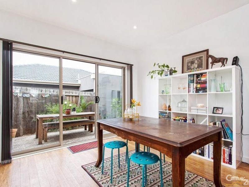 1/17 Carmen Street, Newport VIC 3015