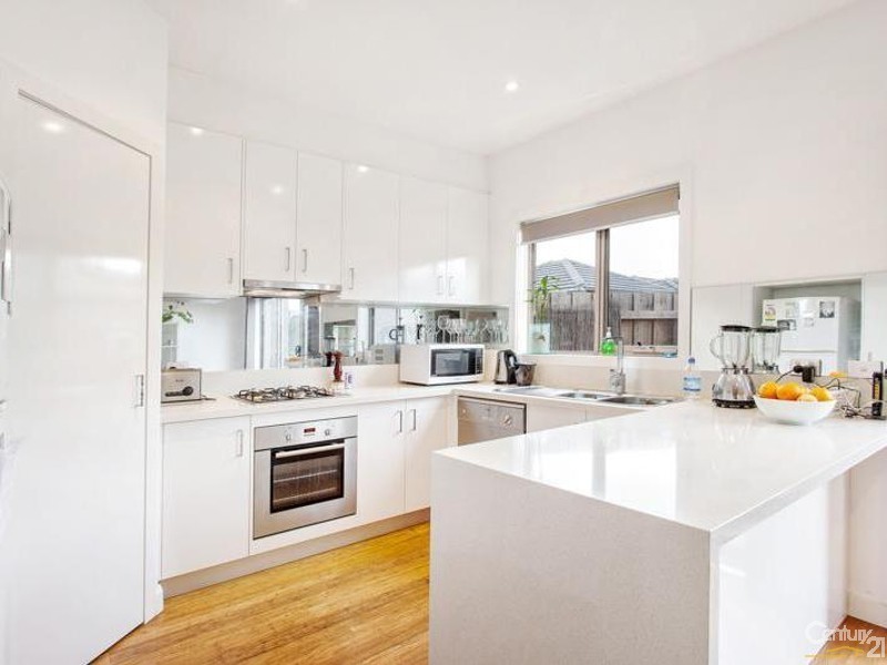 1/17 Carmen Street, Newport VIC 3015