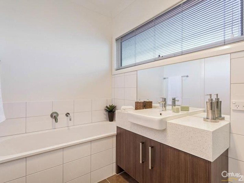 94 Fourth Avenue, Altona North VIC 3025