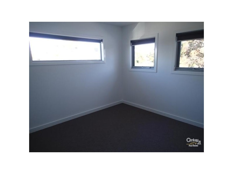 2 THIRD AVENUE, Altona North VIC 3025