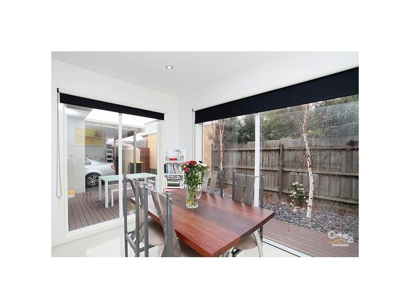 2/98 BLACKSHAWS ROAD, Newport VIC 3015