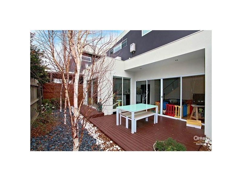 2/98 BLACKSHAWS ROAD, Newport VIC 3015