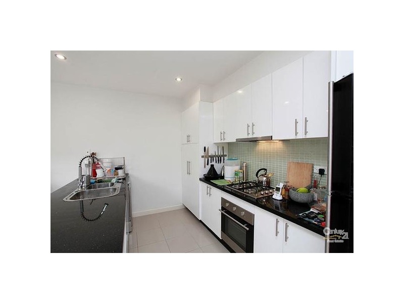 2/98 BLACKSHAWS ROAD, Newport VIC 3015