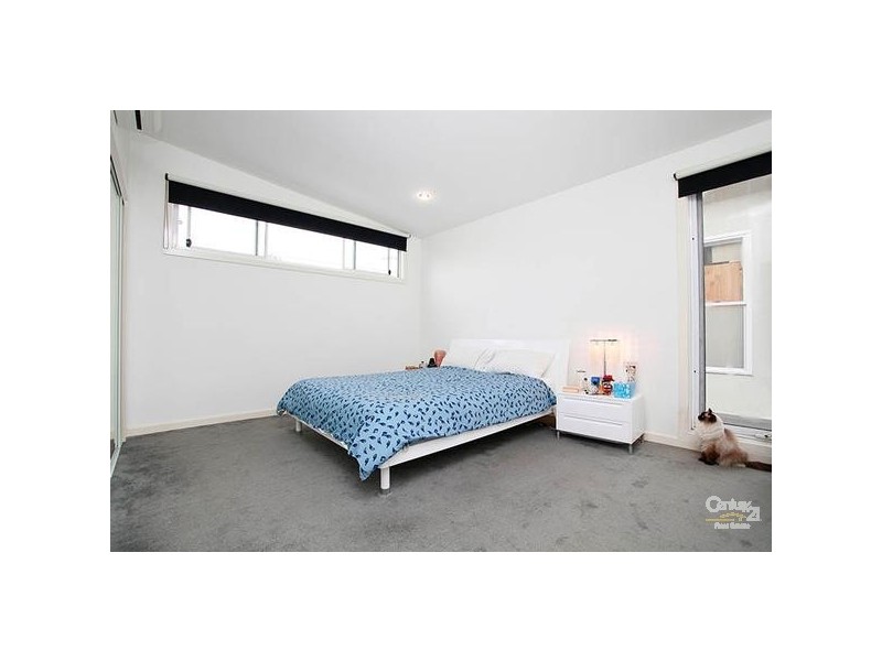 2/98 BLACKSHAWS ROAD, Newport VIC 3015