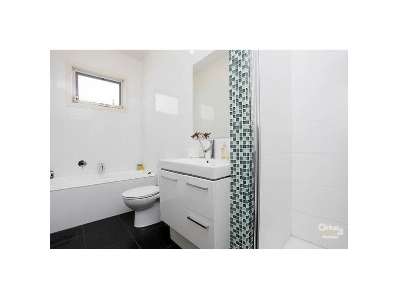 2/98 BLACKSHAWS ROAD, Newport VIC 3015