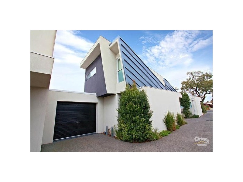 2/98 BLACKSHAWS ROAD, Newport VIC 3015