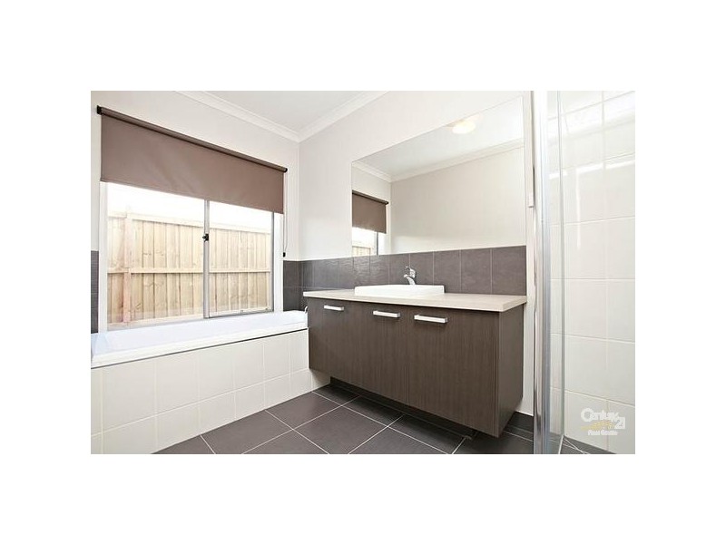 15 MARTABAN CRS, Point Cook VIC 3030