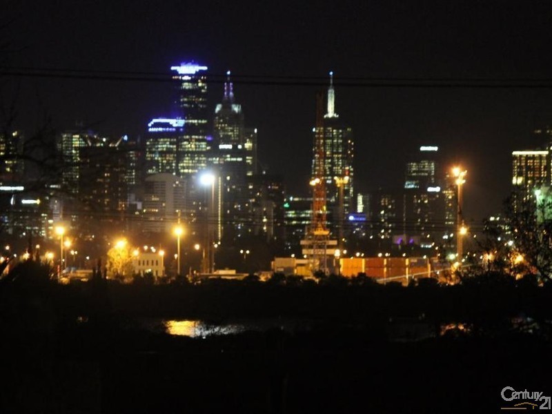 16 Oakbank, Newport VIC 3015