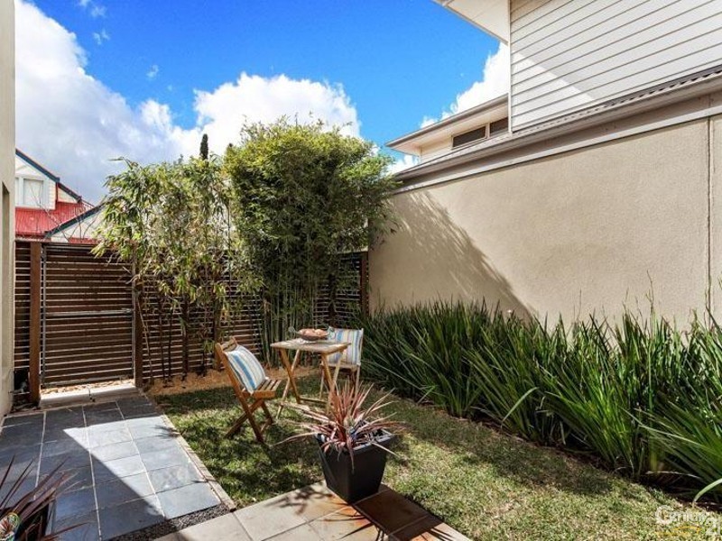 2/86 Elizabeth Street, Newport VIC 3015