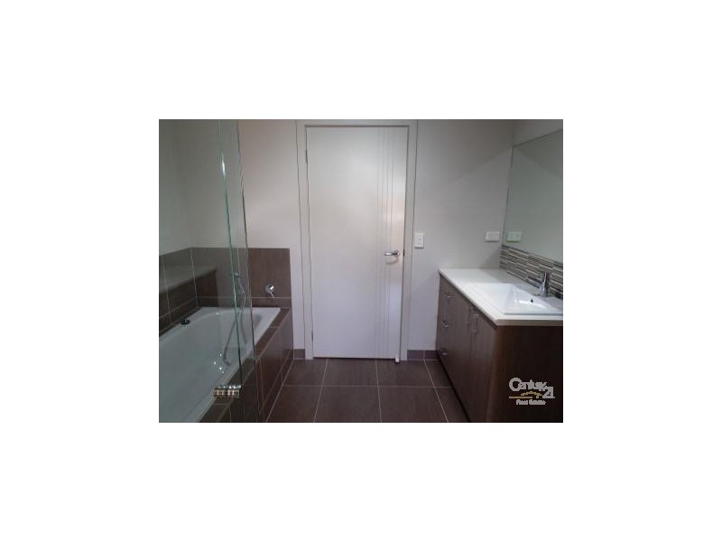 2/33 CARMEN STREET, Newport VIC 3015