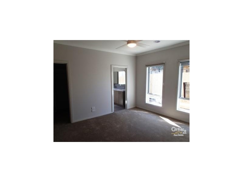 2/33 CARMEN STREET, Newport VIC 3015