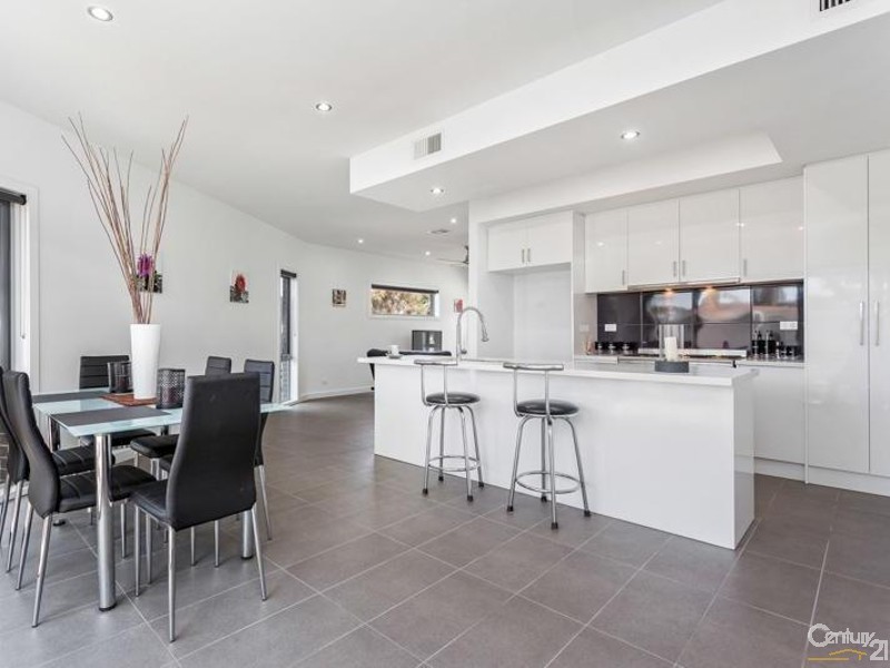 2 Third Avenue, Altona North VIC 3025