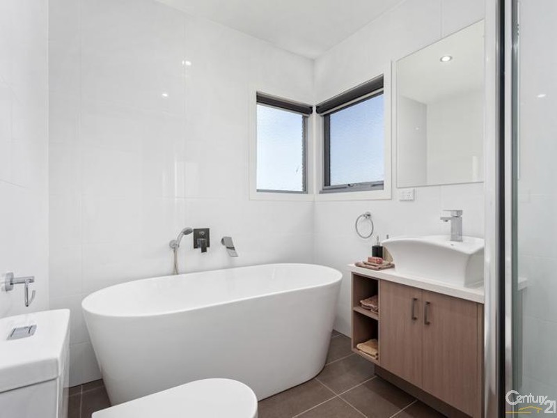 2 Third Avenue, Altona North VIC 3025