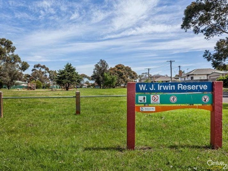 2 Third Avenue, Altona North VIC 3025