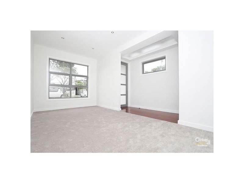 37 MONMOUTH STREET, Newport VIC 3015