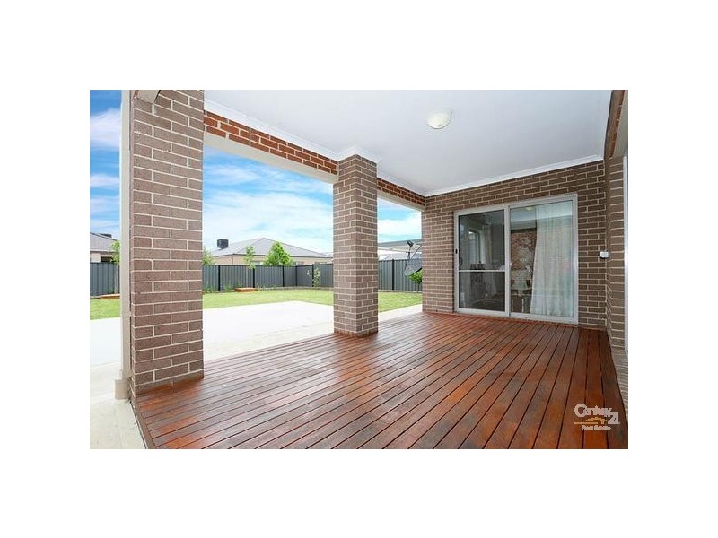 16 CORDNER WAY, Point Cook VIC 3030