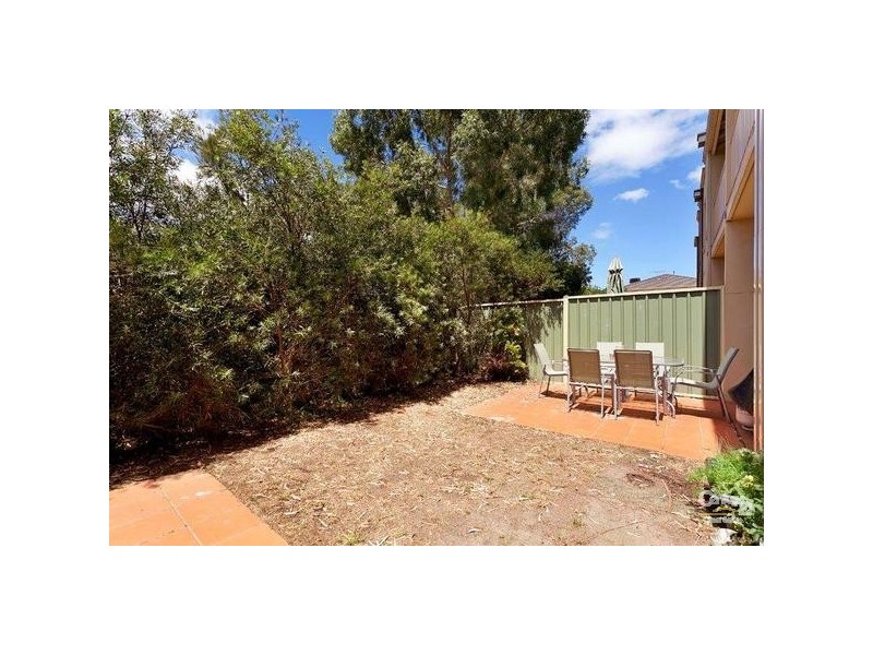 18/14 MICKLETON GROVE, Point Cook VIC 3030