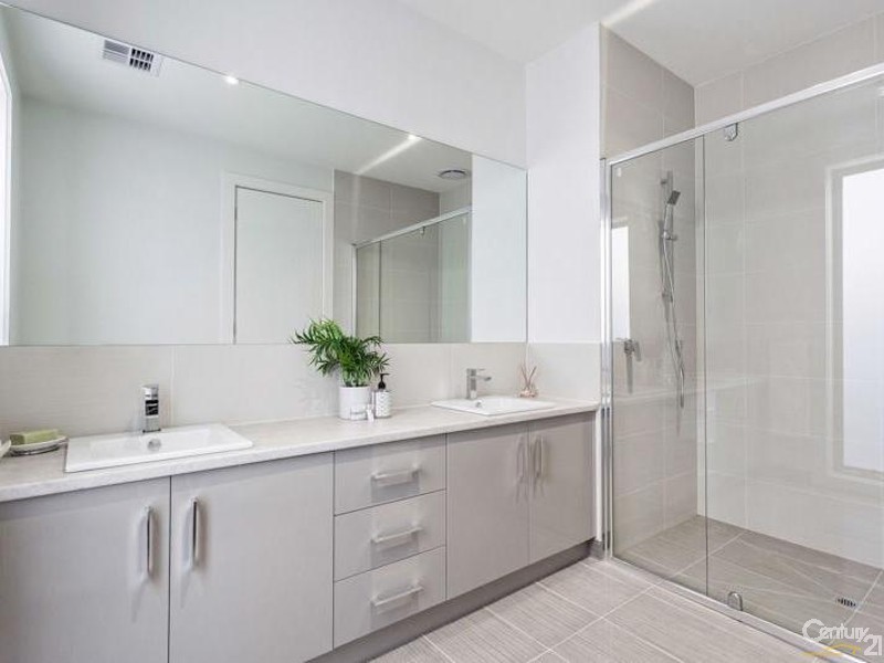 1 and 2/79 Saltley Street, South Kingsville VIC 3015