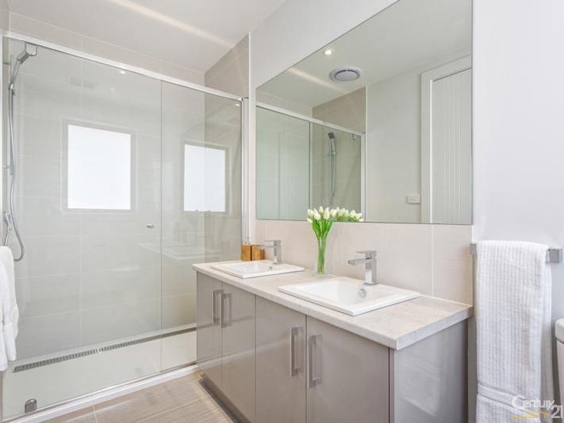 1 and 2/79 Saltley Street, South Kingsville VIC 3015