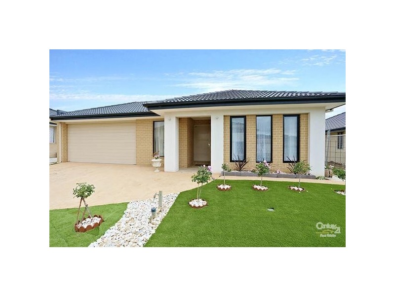 24 BRINDABELLA CHASE, Sanctuary Lakes VIC 3030