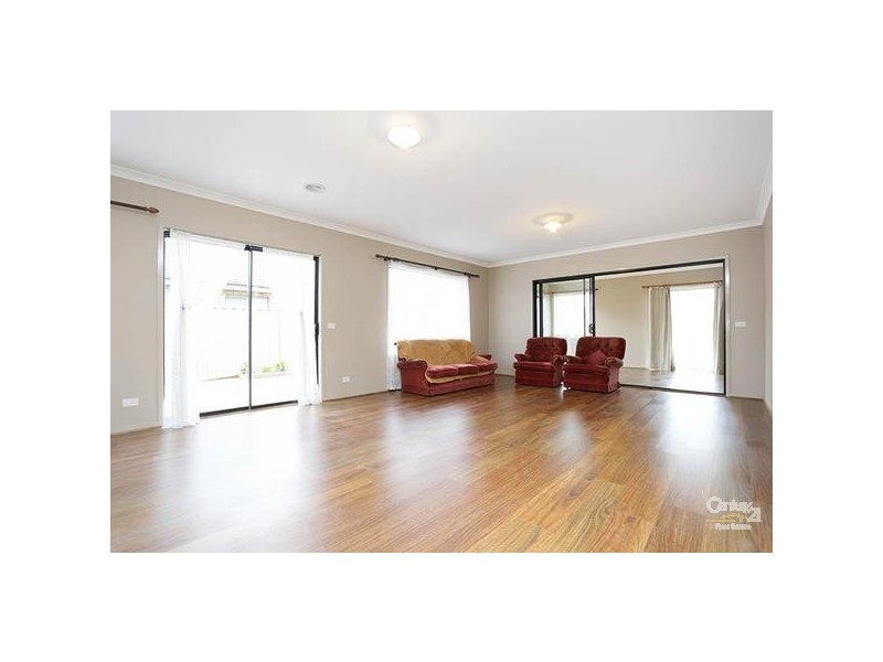 24 BRINDABELLA CHASE, Sanctuary Lakes VIC 3030