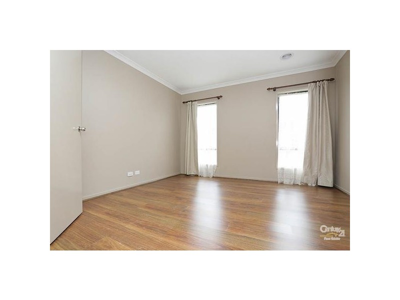 24 BRINDABELLA CHASE, Sanctuary Lakes VIC 3030