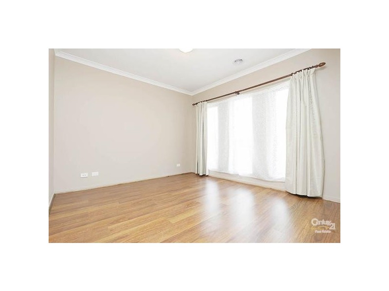 24 BRINDABELLA CHASE, Sanctuary Lakes VIC 3030