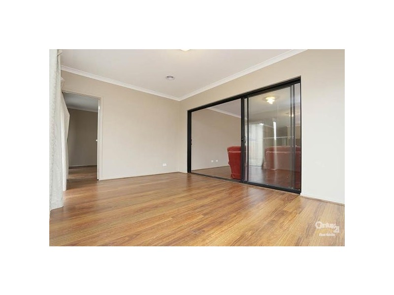 24 BRINDABELLA CHASE, Sanctuary Lakes VIC 3030