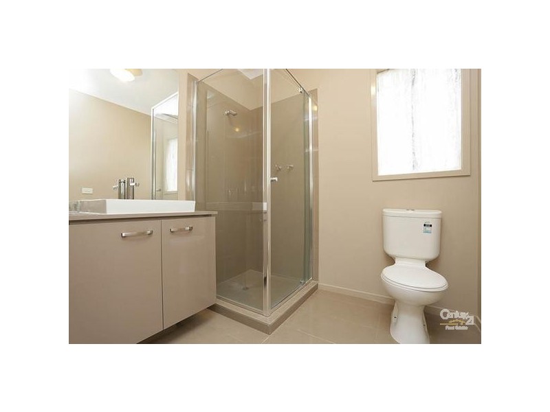 24 BRINDABELLA CHASE, Sanctuary Lakes VIC 3030