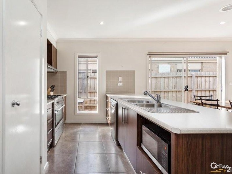 11 BOXGRASS STREET, Point Cook VIC 3030