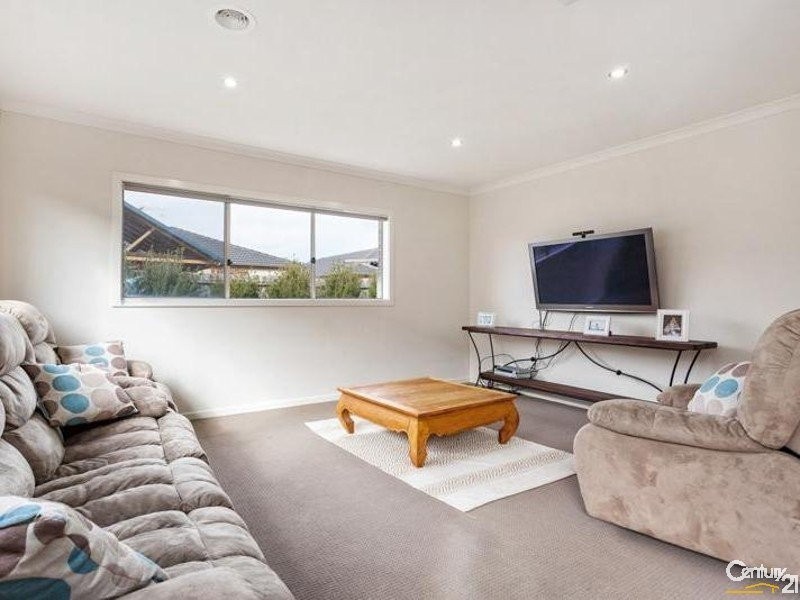 11 BOXGRASS STREET, Point Cook VIC 3030