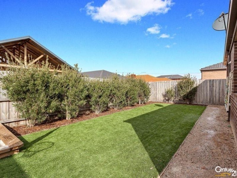 11 BOXGRASS STREET, Point Cook VIC 3030