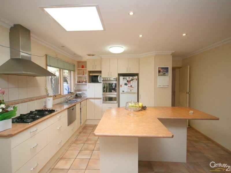 2 FREDERICK COURT, Werribee VIC 3030