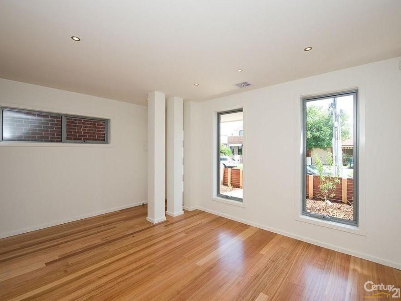 38 Kernot Street, South Kingsville VIC 3015